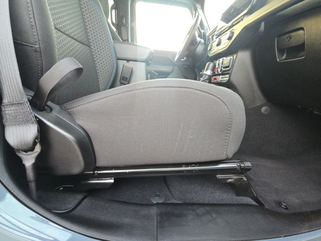 2025 Jeep Wrangler Rubicon 4xe:B02249