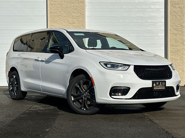 Bright White Clearcoat 2026 Chrysler Pacifica Select AWD Minivan All-Wheel Drive 9-Speed Automatic