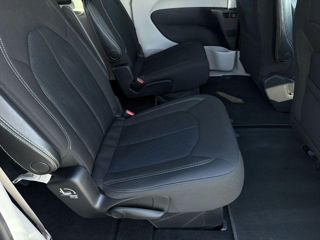 Used 2021 White Chrysler LX image 33