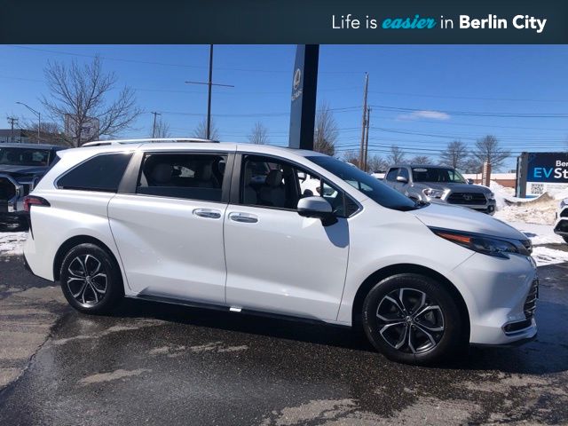 2025 Toyota Sienna Platinum 7-Passenger AWD