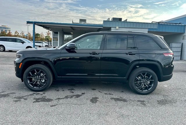2025 Jeep Grand Cherokee Limited photo 4