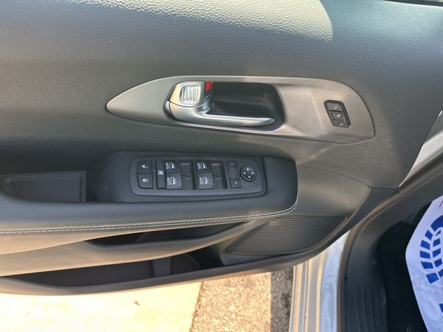 2026 Chrysler Pacifica Select - Silver Mist Clearcoat exterior view 11