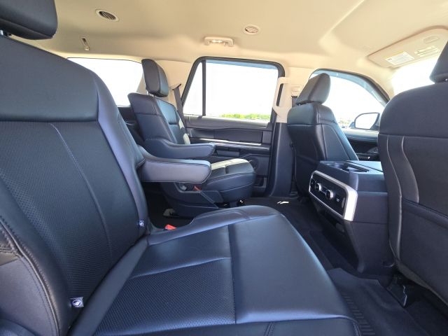 2024 Ford Expedition XLT:B02304