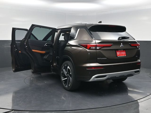 2022 Mitsubishi Outlander SEL Brown at North Houston Mitsubishi