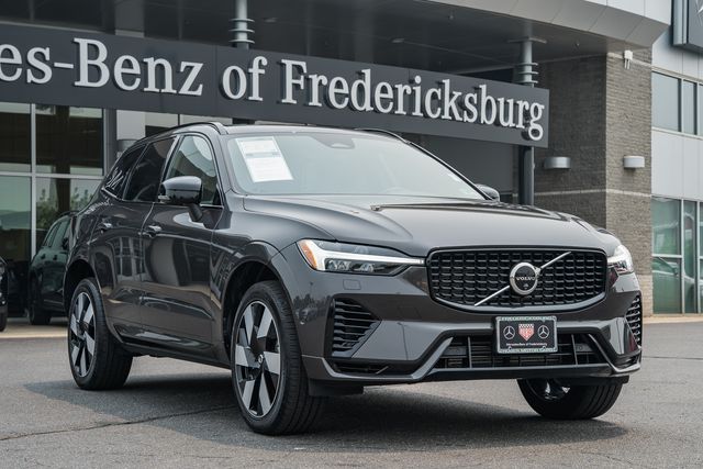 Platinum Gray Metallic 2025 Volvo XC60 SUV / Crossover All-Wheel Drive Automatic