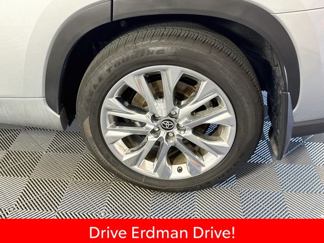 Used 2023 Toyota Highlander SUV