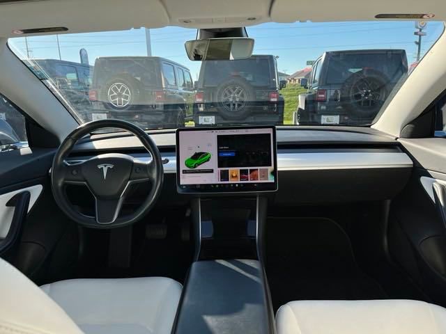 2019 Tesla Model 3 Long Range 41