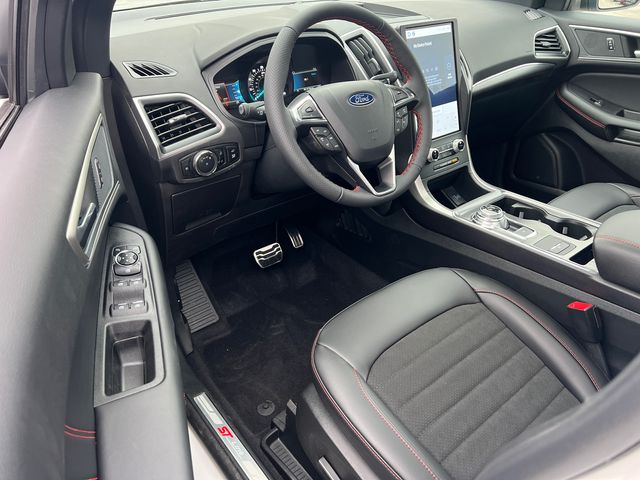 2024 Ford Edge ST Line 26