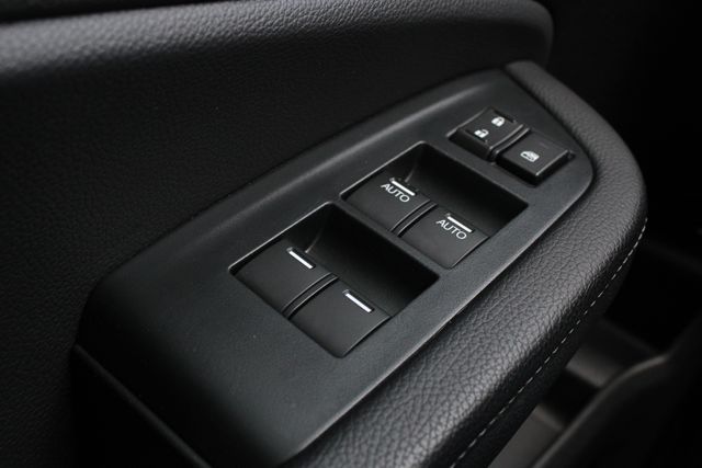 Used 2023 Silver Honda EX-L image 9