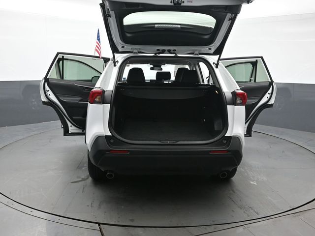 2021 Toyota RAV4 LE 46