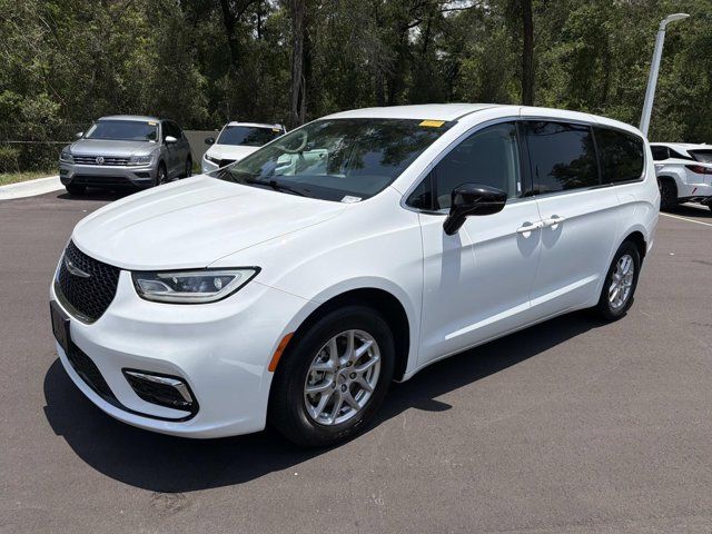 Used 2024 Chrysler Pacifica Van
