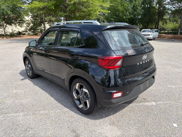 Used 2023 Black Hyundai SEL image 3