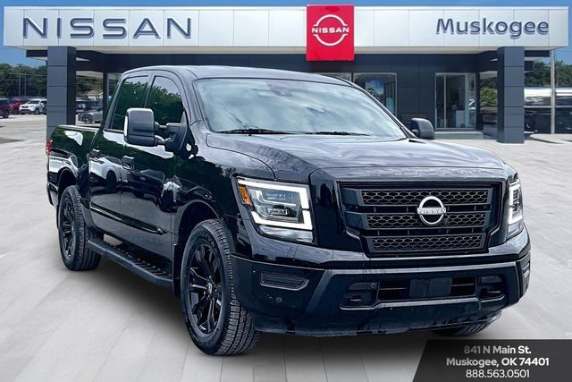 Super Black 2024 Nissan Titan SV Crew Cab 4WD Pickup Truck Four-Wheel Drive 9-Speed Automatic