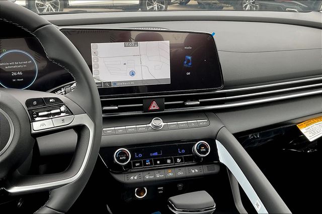 2024 Hyundai Elantra Hybrid Limited photo