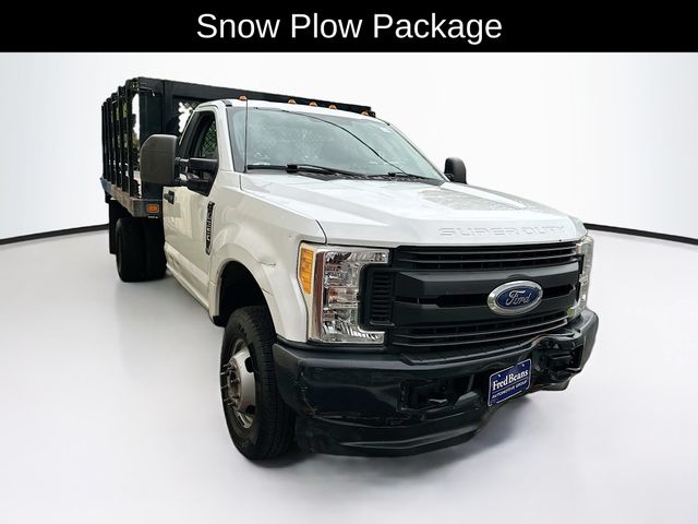 Oxford White 2017 Ford F-350 Super Duty Chassis Pickup Truck Four-Wheel Drive 6-Speed Automatic