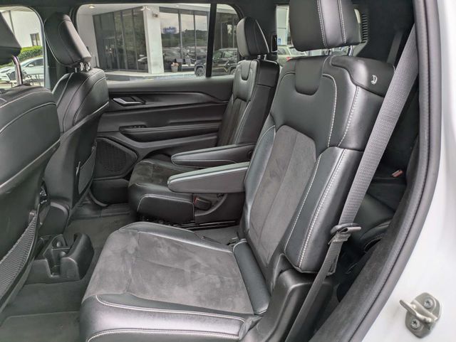 2023 Jeep Grand Cherokee L Altitude 4x4