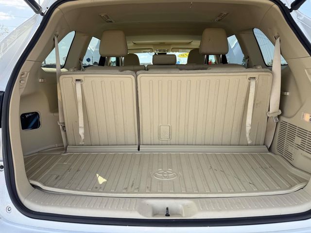 Used 2019 White Toyota XLE image 8