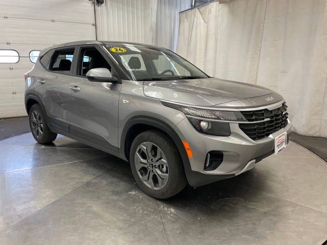 Gray 2026 Kia Seltos LX FWD SUV / Crossover Front-Wheel Drive Continuously Variable Transmission
