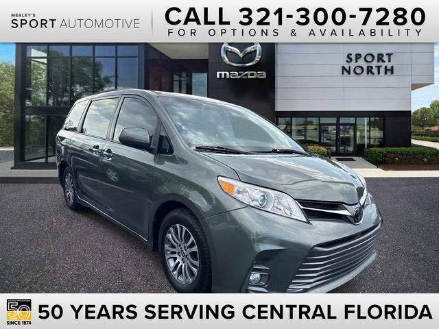 2020 Toyota Sienna XLE 7-Passenger FWD with Auto-Access Seat