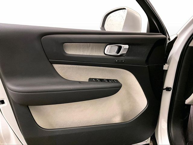 2021 Volvo XC40 T5 Inscription White at Sutliff Volkswagen