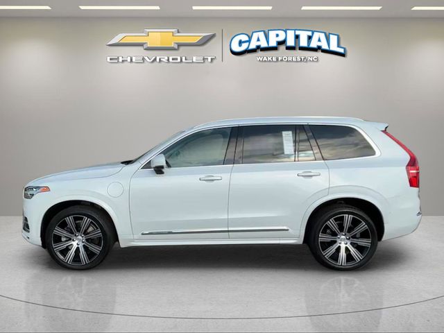 Used 2022 White Volvo T8 Inscription 7 Passenger image 2