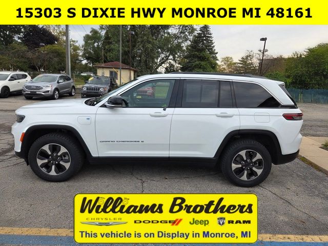 2024 Jeep Grand Cherokee 4xe - Bright White Clearcoat exterior view 6
