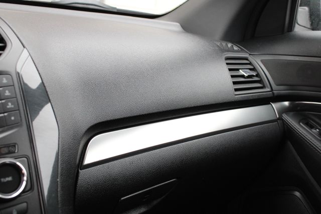 Used 2018 Black Ford Base image 17