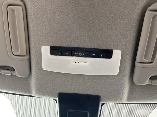 2023 Aspen White Tricoat Nissan Kicks SV FWD SUV