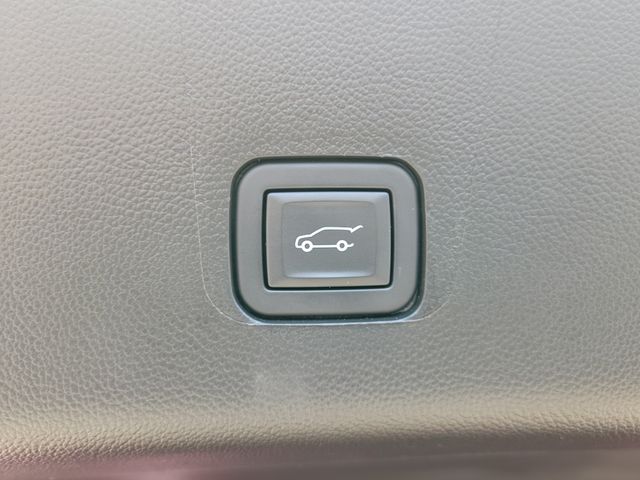 2023 Chevrolet Traverse Premier - 11