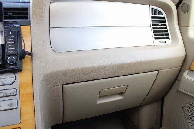 Used 2008 Black Lincoln Base image 32