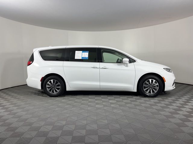 2022 Chrysler Pacifica Hybrid Touring L 11