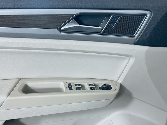 Thumbnail: 2018 Volkswagen Atlas - 17