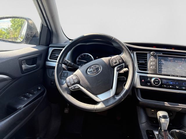 2019 Toyota Highlander SE - Celestial Silver Metallic exterior view 13