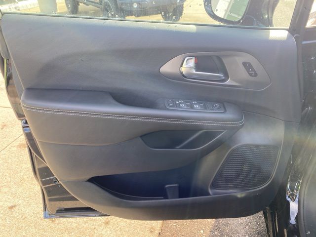 2026 Chrysler Pacifica Select - Diamond Black Crystal Pearlcoat exterior view 10