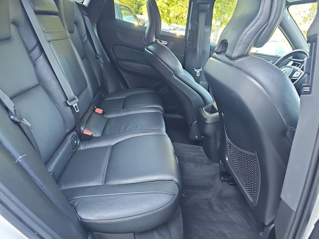 Used 2019 White Volvo T6 Momentum image 11