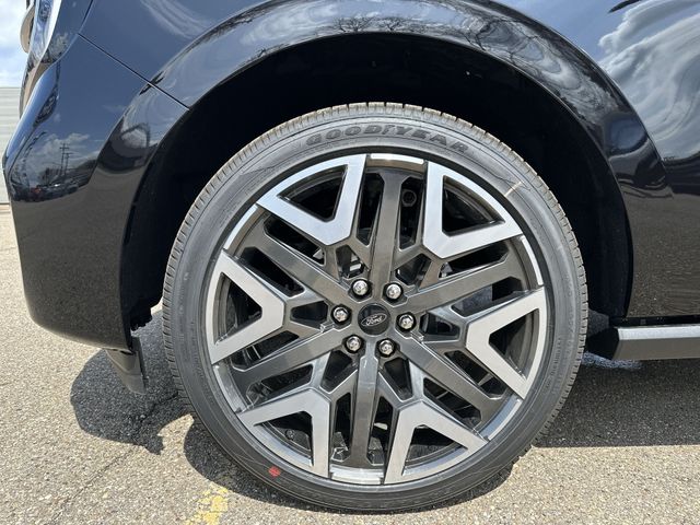 New 2026 Black Ford Platinum image 21