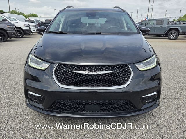 2022 Chrysler Pacifica Touring L's photo