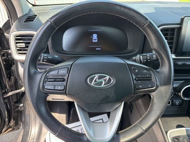 2023 Hyundai Venue SEL photo