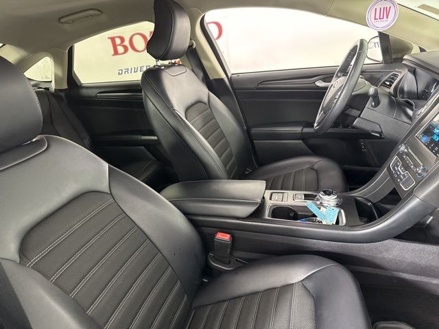 2018 White Gold Ford Fusion Hybrid SE FWD Sedan