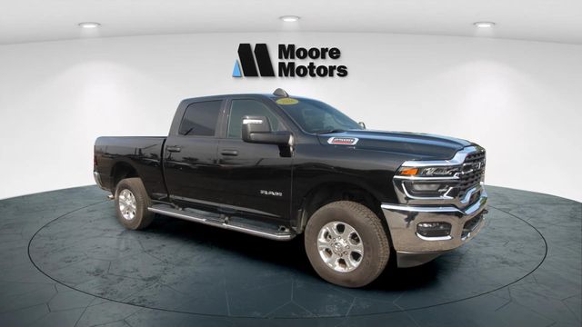 2026 RAM 2500 Negro (Diamond Black Crystal Pearlcoat) Camioneta Todo terreno 8 velocidades Automática