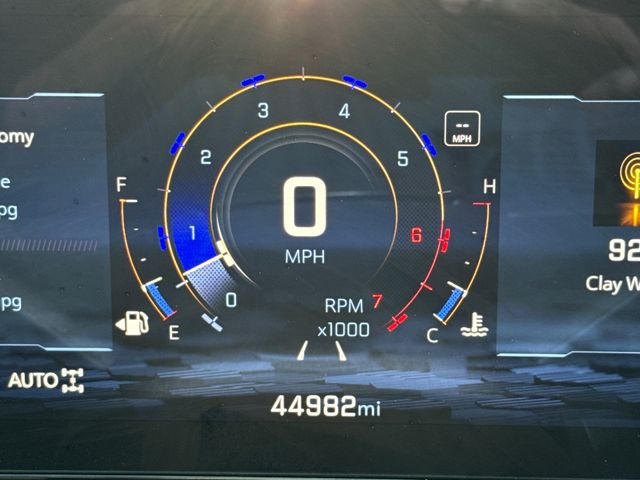 Used 2025 Gray Chevrolet Z71 image 30