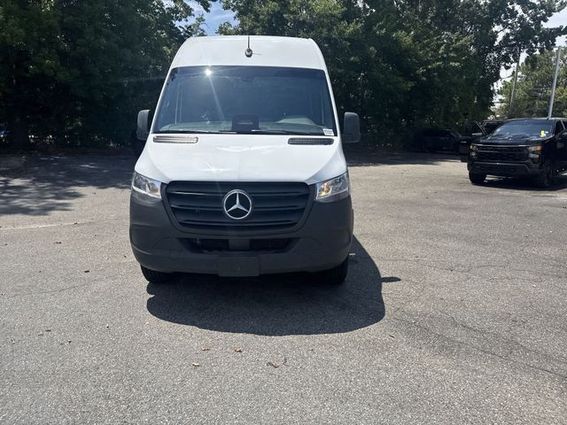 Used 2025 White Mercedes-Benz Cargo 144 WB image 2
