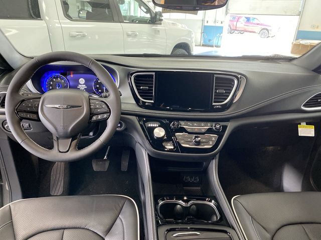 2025 Chrysler Pacifica Limited photo
