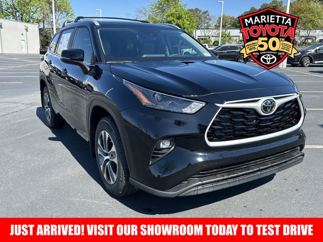 Midnight Black Metallic 2026 Toyota Highlander Hybrid XLE AWD SUV / Crossover All-Wheel Drive Continuously Variable Transmission