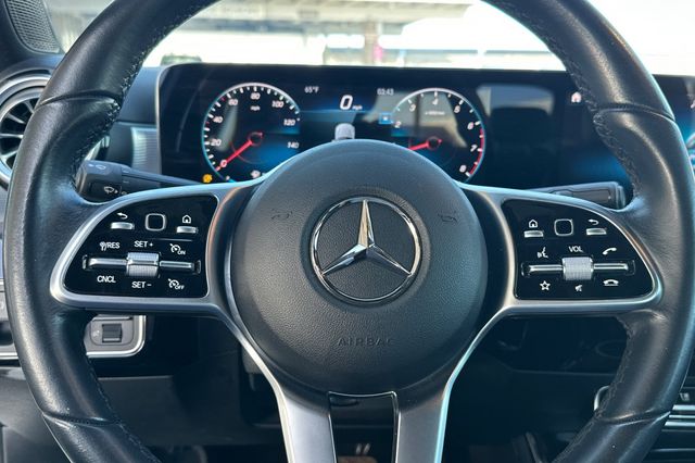 Used 2022 White Mercedes-Benz A 220 image 27