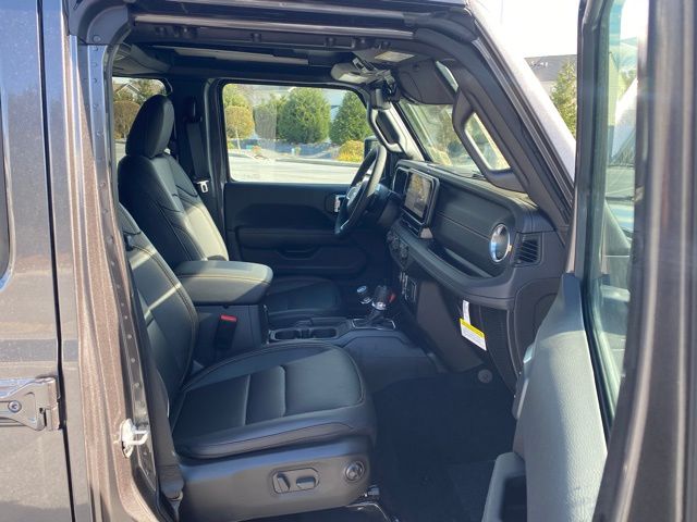 new 2026 Jeep Wrangler car, priced at $46,676