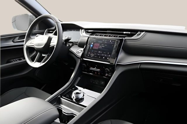 New Car 2025 Jeep Grand Cherokee L  Laredo For Sale Under $35,000 In Austin, Texas