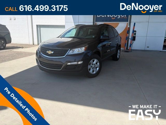  2017 Chevrolet Traverse LS FWD   