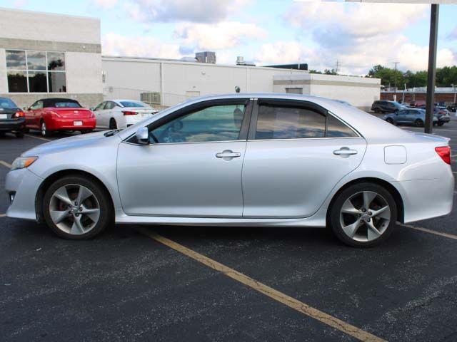 Used 2013 Classic Silver Metallic Toyota SE image 7