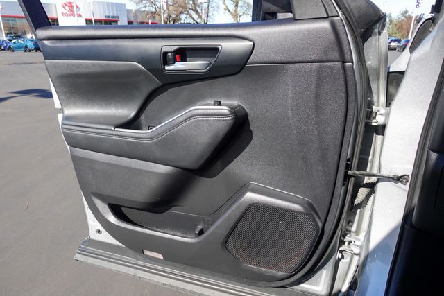 used 2021 Toyota Highlander car, priced at $31,500